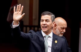 Al asumir la primera magistratura el 15 de agosto de 2023, Santiago Peña reafirmó su compromiso con la salud pública. EFE/ Sebastián Blanco Salazar