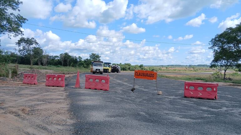 Uno de los principales obstáculos es la falta de liberación de franjas de dominio por parte del Ministerio de Obras Públicas y Comunicaciones (MOPC), lo que impide avanzar en sectores urbanos.
