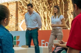 Ignacio Ayala, gerente de Marketing de Fortaleza, y la psicopedagoga Valeria Schussmuller durante el taller.