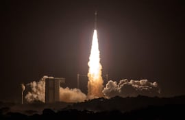 El lanzador europeo Vega-C, operado por Avio y que transporta el satélite SMILE (Solar Wind Magnetosphere Ionosphere Link Explorer) en su primer vuelo, despega como parte de una misión desarrollada y llevada a cabo en colaboración entre la European Space Agency y la Chinese Academy of Sciences en el Centro Espacial de Guayana, en Kourou, departamento francés de ultramar, el 19 de mayo de 2026.