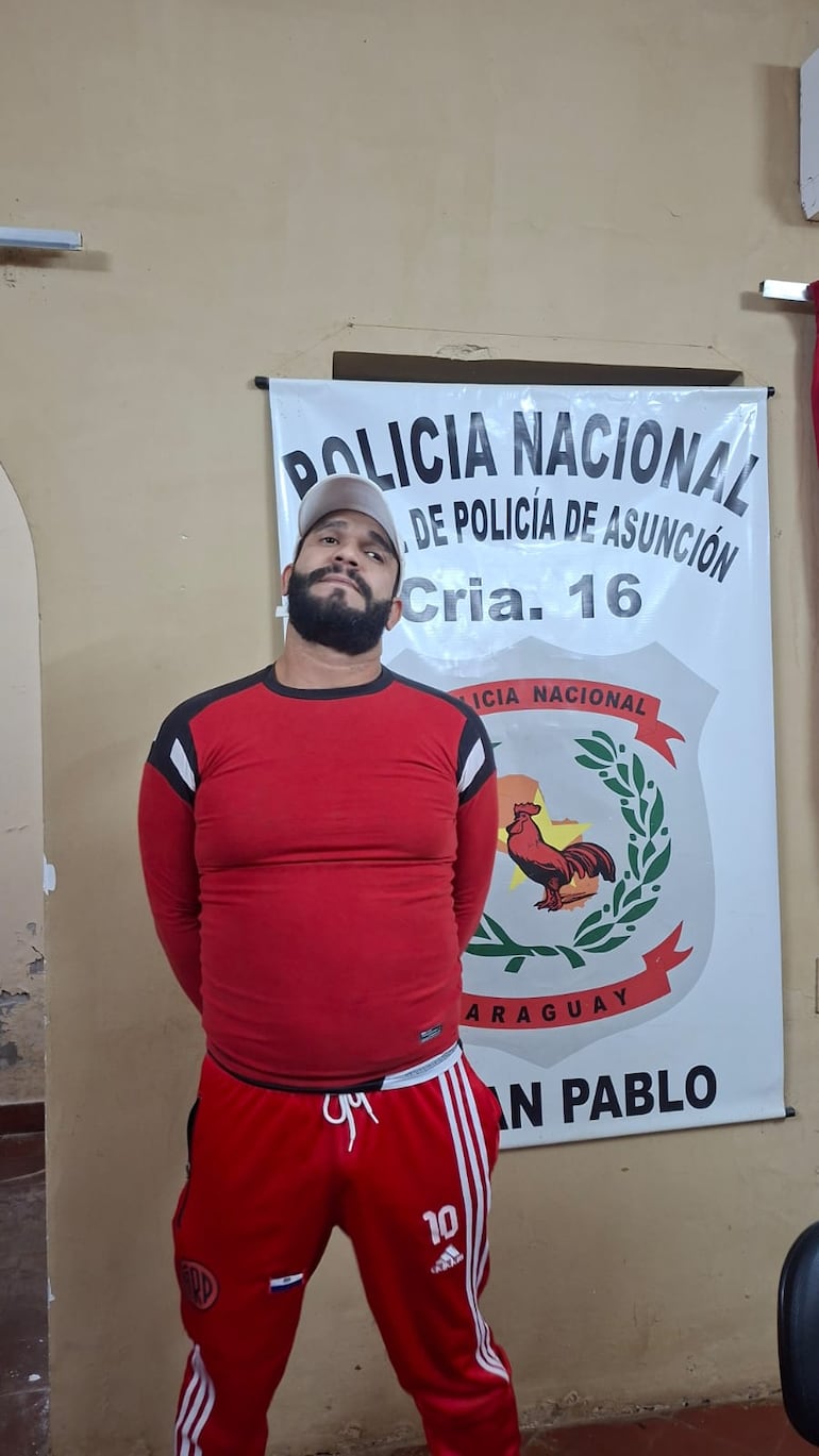 Fabio Rivaldi Arguello fue llevado a la comisaría 16° de Asunción, desde donde se comunicó su detención al juzgado de la ciudad de Caacupé.