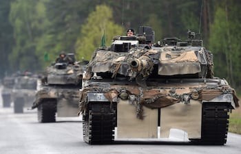 Soldados alemanes en tanques Lepard durante un ejercicio militar en mayo de 2017.