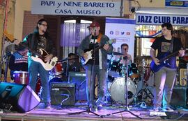 El grupo Retro Rock es uno de los que se presentará esta noche.