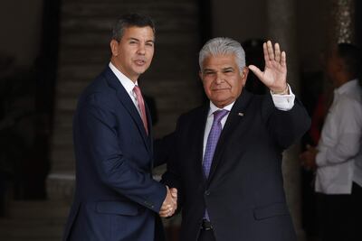 El presidente de Paraguay, Santiago Peña (i) y su homólogo de Panamá, José Raúl Mulino. (archivo)