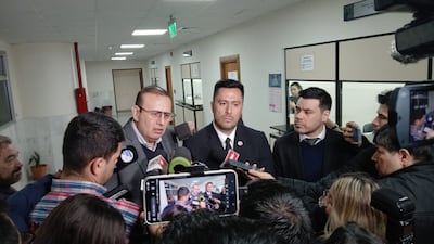 El exsenador colorado condenado Erico Galeano Segovia, junto con sus abogados Luis Almada y Ricardo Estigarribia.