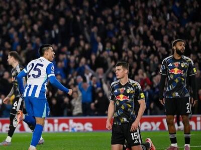 Diego Gómez (25), jugador de Brighton, celebra un gol en el partido frente a Leeds por la fecha 10 de la Premier League de Inglaterra.