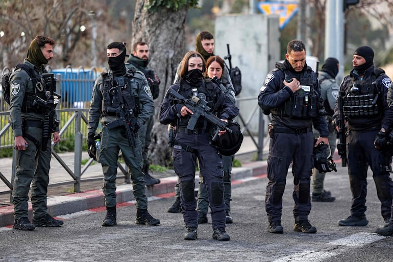 Fuerzas israelíes custodian un área de la Ciudad Santa, Jerusalén. 