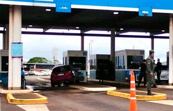 Auto chocó contra caseta de control en el lado argentino del Puente Internacional Encarnación-Posadas