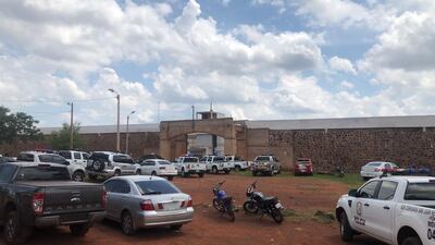 Unos 100 agentes policiales están ingresando al penal.