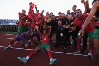 Jugadores de Marruecos celebran el triunfo este domingo, al finalizar un partido de cuartos de final de la Copa Mundial Sub-20 entre Estados Unidos y Marruecos, en el estadio Codelco El Teniente, en Rancagua (Chile).