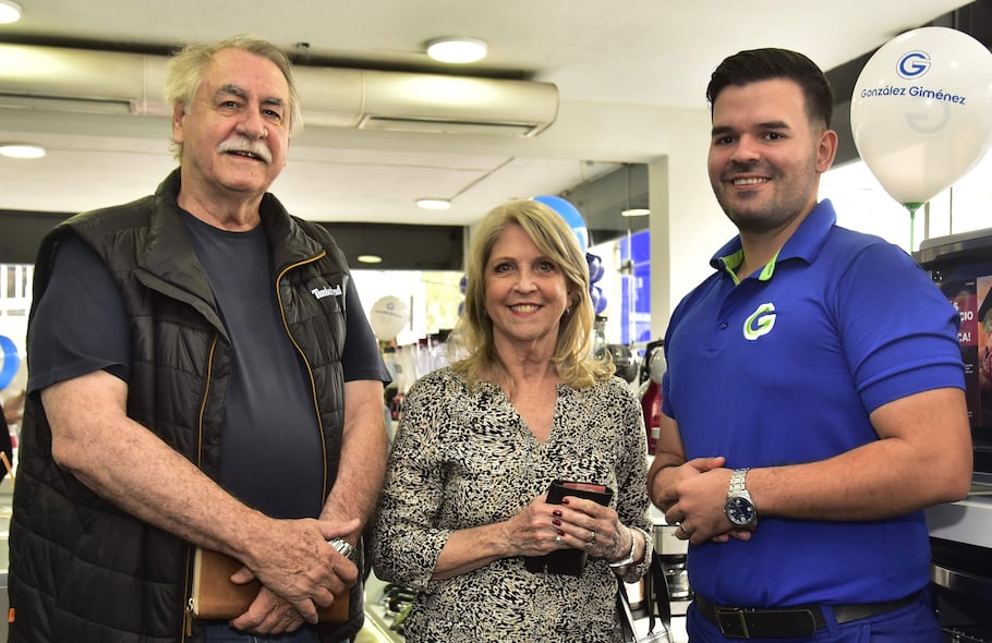 Ricardo Lloret, María de Jesús de Lloret y Adrián Satoff.