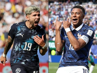 El atacante paraguayo Julio Enciso celebrando en el Boston Stadium de Foxborough, y al delantero francés Kylian Mbappé festejando en el New York/New Jersey Stadium de East Rutherford.