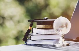 Si bien existen programas en áreas clave, la oferta sigue siendo limitada tanto en número como en diversidad disciplinaria.