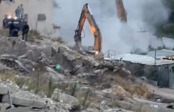 JERUSALÉN, 06/10/2026.- El ejército y la Policía de Israel lideraron esta mañana un operativo para demoler un edificio residencial de cinco plantas en el barrio de Al Tur (en Jerusalén Este ocupada) donde vivían 70 residentes palestinos, en su mayoría mujeres y niños, informó la Gobernación de Jerusalén en un comunicado. EFE/Gobernación de Jerusalén Este