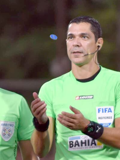 Mario Díaz de Vivar, árbitro del partido entre Olimpia y 2 de Mayo.