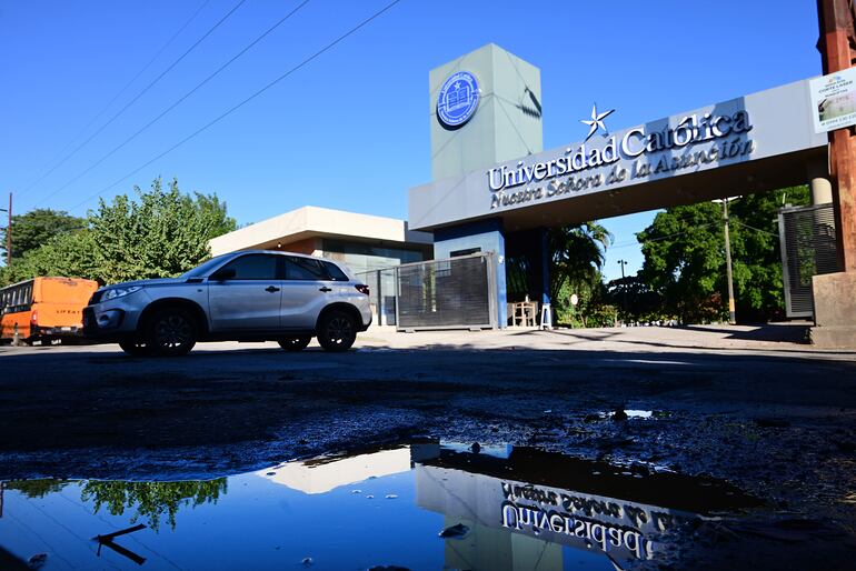 No hay obra de desagüe pluvial en la zona universidad Católica.