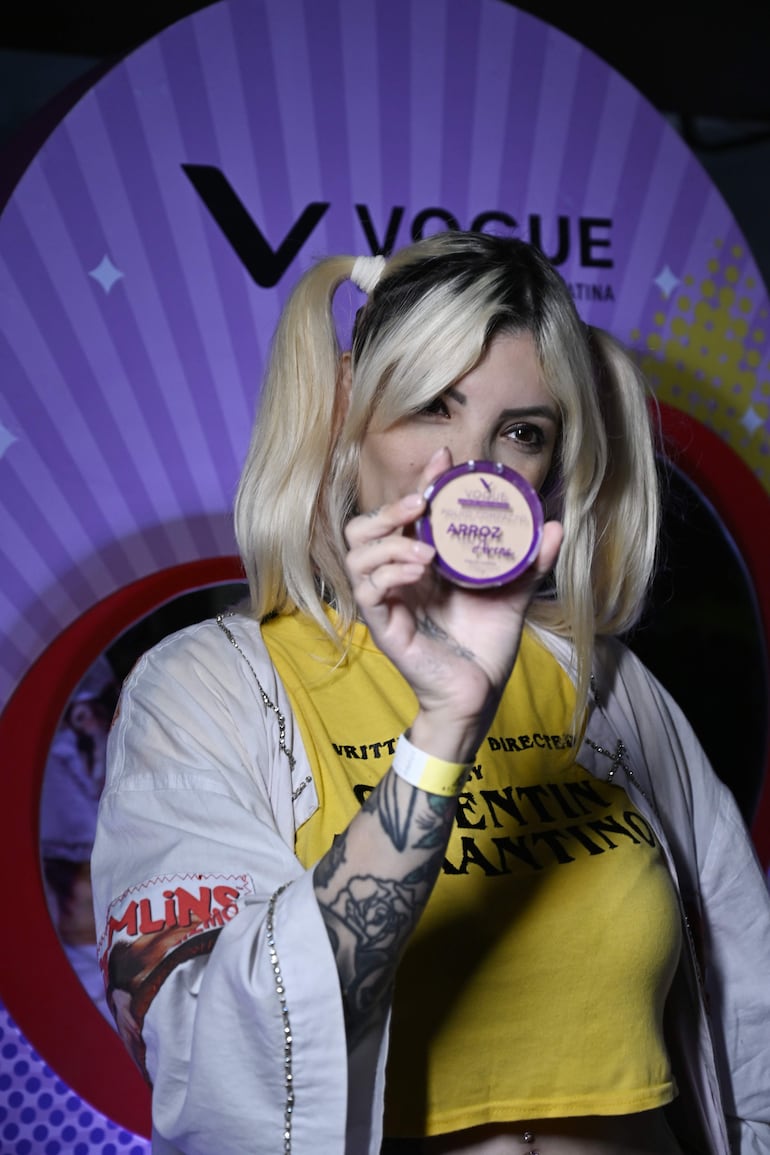 El portafolio integral de Vogue incluye maquillaje para rostro, ojos, labios y uñas adaptado al clima local.