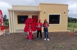 La casa que entregó ALEX a Rubén Darío Monges Insfrán, su esposa Carina Valdez y sus pequeños hijos.