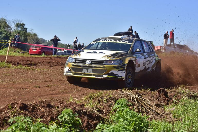 Andrea Lafarja tiene buena diferencia sobre su hermano Sebastián.