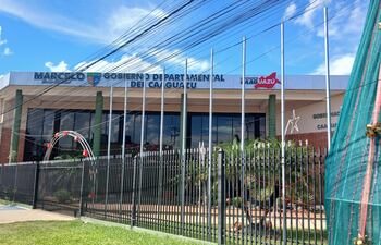Sede de la Gobernación de Caaguazú, cuya entidad adeuda unos 64 mil millones de guaraníes a proveedores de Hambre Cero.