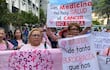 Pacientes oncológicos del Hospital Nacional de Itauguá (HNI) durante la manifestación realizada el miércoles 18 de marzo del 2026 frente al Ministerio de Salud.