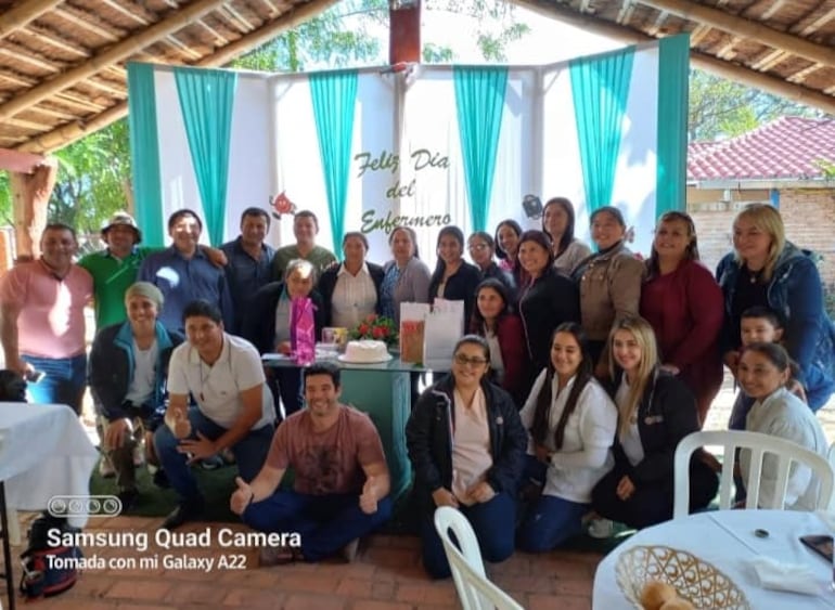 Plantel de Enfermeros en General Díaz. La foto corresponde al festejo del Día del Enfermero de 2022 en las redes sociales de la comuna.