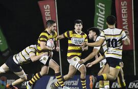 Mucha intensidad en la disputa por la ovalada en el encuentro entre Jabalíes y Asunción por la fecha 11 del Apertura de la URP.