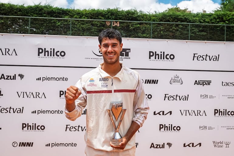 El paraguayo Adolfo
Daniel Vallejo Álvarez
(28/4/2004) se
consagró campeón
del Challenger de
Curitiba y suma su
segundo título ATP en
lo que va de su
carrera.
