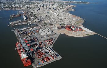 Puerto de Montevideo, imagen del sitio megaconstrucciones.net