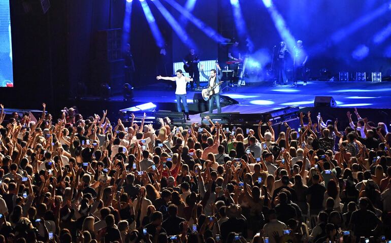 Zezé Di Camargo & Luciano cautivaron al público con su carisma y sus éxitos.