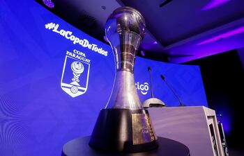 El trofeo de la Copa Paraguay, que en esta temporada da lugar a su séptima edición.