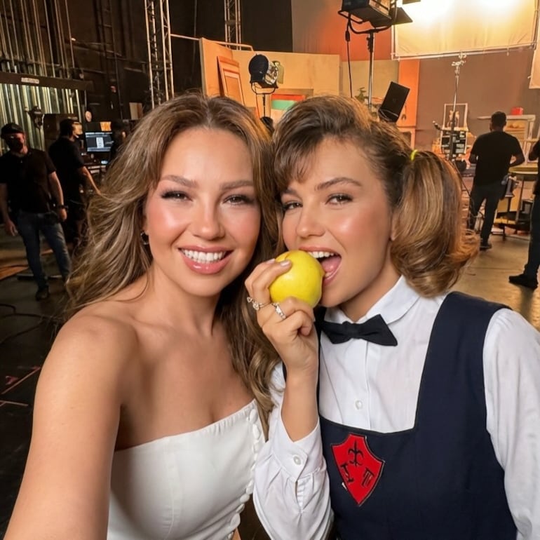 Thalía feliz con su personaje de la novela "Quinceañera". (Instagram/Thalía)