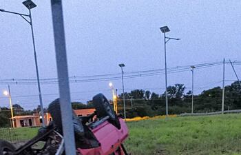 Tres personas resultaron con lesiones tras el vuelco de una camioneta en Alberdi.