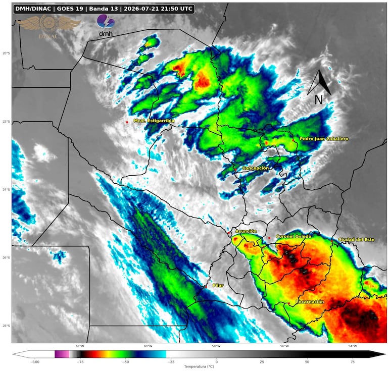 Mapa satelital de Paraguay con áreas en verde, amarillo y rojo que indican diferentes intensidades de lluvia y temperaturas.
