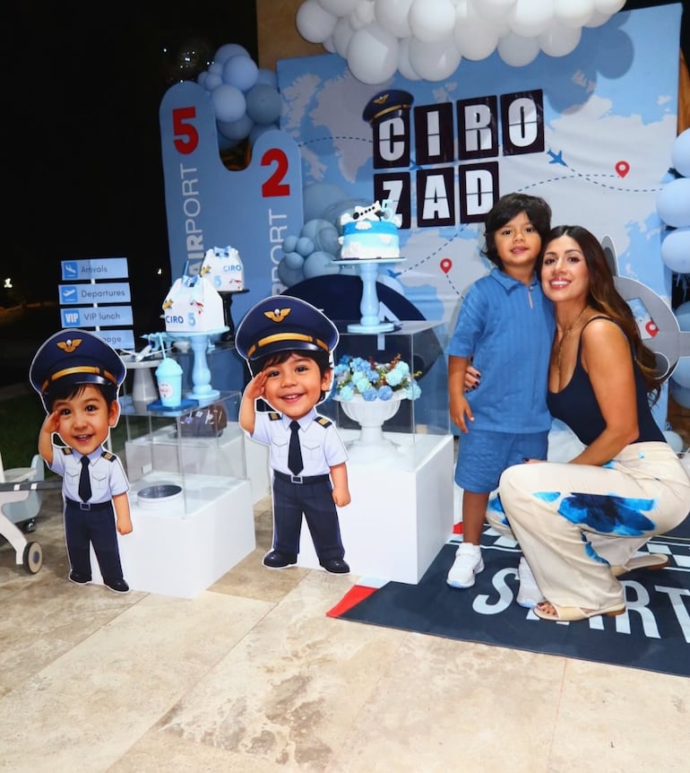 Gabriela Miskinich y con su hijo mayor, Ciro Naithan Romero. (Instagram/Gabriela Miskinich)