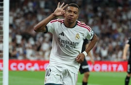 El francés Kylian Mbappe anotó tres goles en la victoria 4-1 del Real Madrid sobre la Real Sociedad.