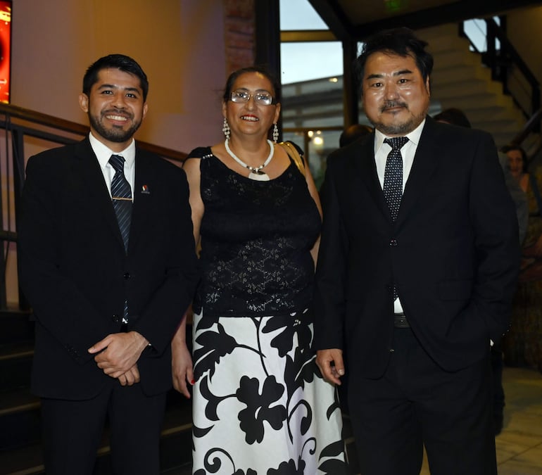 Juan Gerardo Ayala, Raquel Becko y Jong Whivakh.