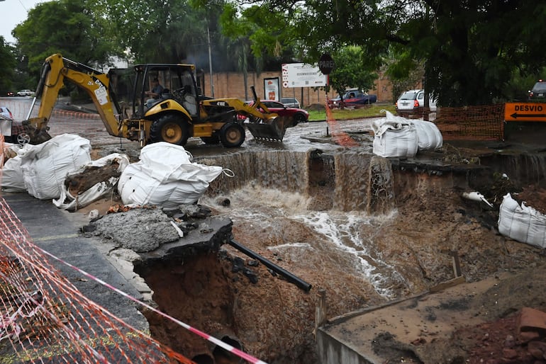  Zona de Obras de desagüe de Santo Domingo, una de las prometidas por Nenecho, pero no terminó, con los bonos G8.
