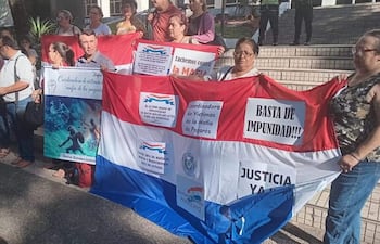 Victimas de la Mafia de los Pagarés exigen justicia.