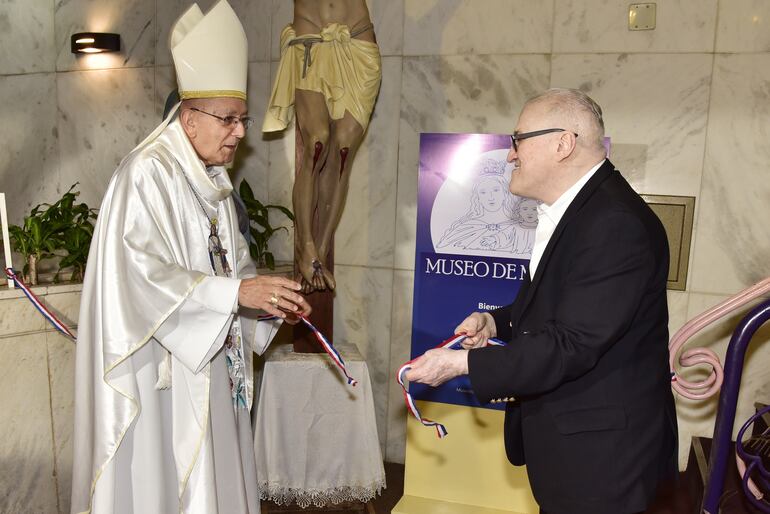 Monseñor emérito Edmundo Valenzuela y el mecenas Nicolás Latourrette Bo fueron los principales creadores del Museo de María.