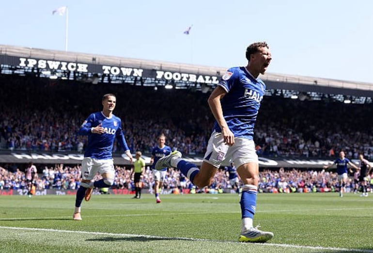 Ipswich Town volvió a la Premier y los hinchas invadieron el campo