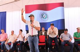 El senador Orlando Penner acompañó al presidente Santiago Peña, el pasado 10 de enero en una inauguración de viviendas en Presidente Hayes.