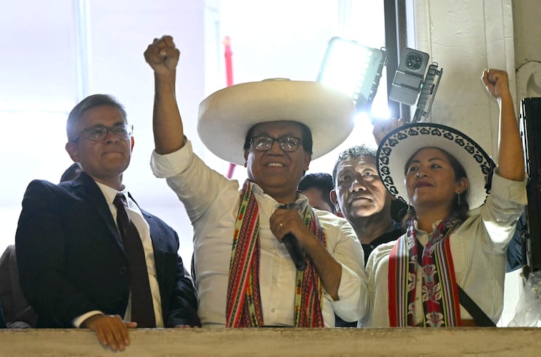 Sánchez celebra proyecciones en Perú: "Es el día de la recuperación de la democracia" - Mundo