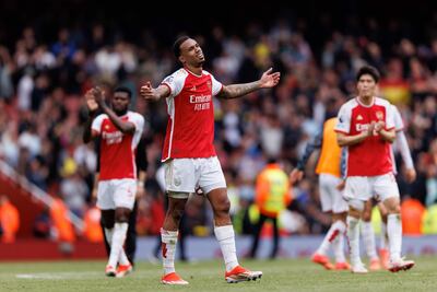 Arsenal sigue liderando en Inglaterra