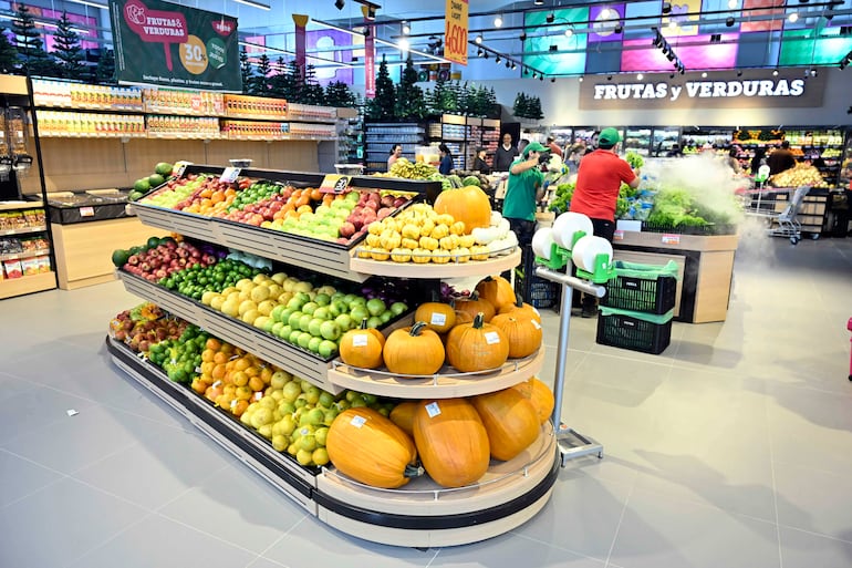 Las áreas de frutería, carnicería, panadería, confitería y rotisería forman parte de una propuesta que combina frescura, variedad y practicidad.