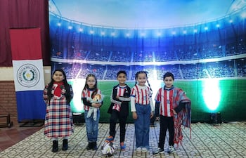 Los personajes del cuento "El sueño de un niño" fueron representados por Santino Miranda, en el papel del jugador mundialista Alex Adrián Arce; Mística Arami Amarilla Lezcano, como su madre; Sophia Lezcano, como su esposa; Federico Fretes, como su amigo macatero; y Siomara Montiel, como la relatora del cuento.