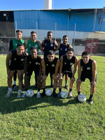 Grupo de jugadores del 12 de Octubre de Santo Domingo que se prepara para el certamen 2026.