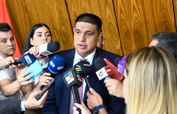 El vicepresidente de la Cámara Baja y aliado cartista, Hugo Meza dijo estar de acuerdo en analizar "caso por caso" el posible juicio político a ciertos ministros de Corte.