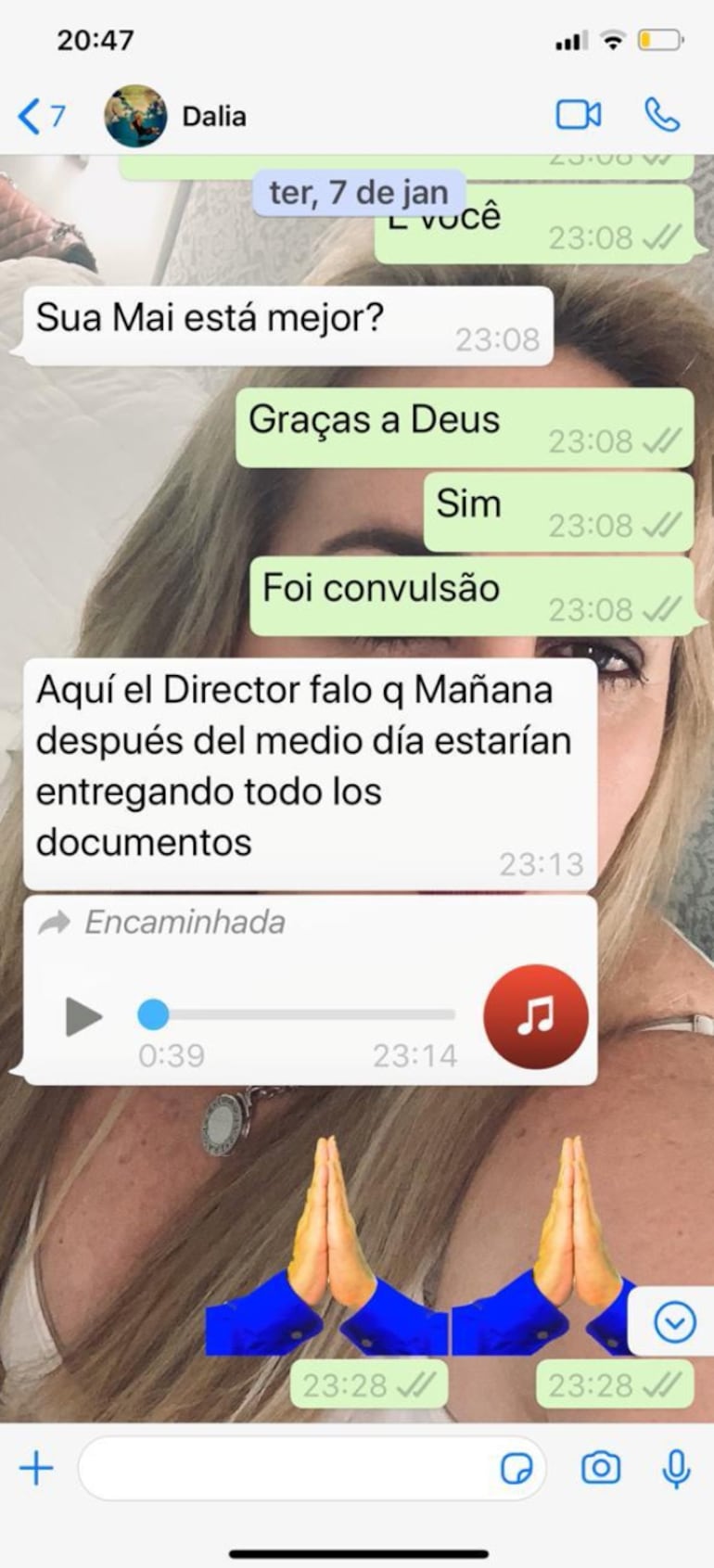 Dalia informa a Paula un día antes de la obtención de los documentos.