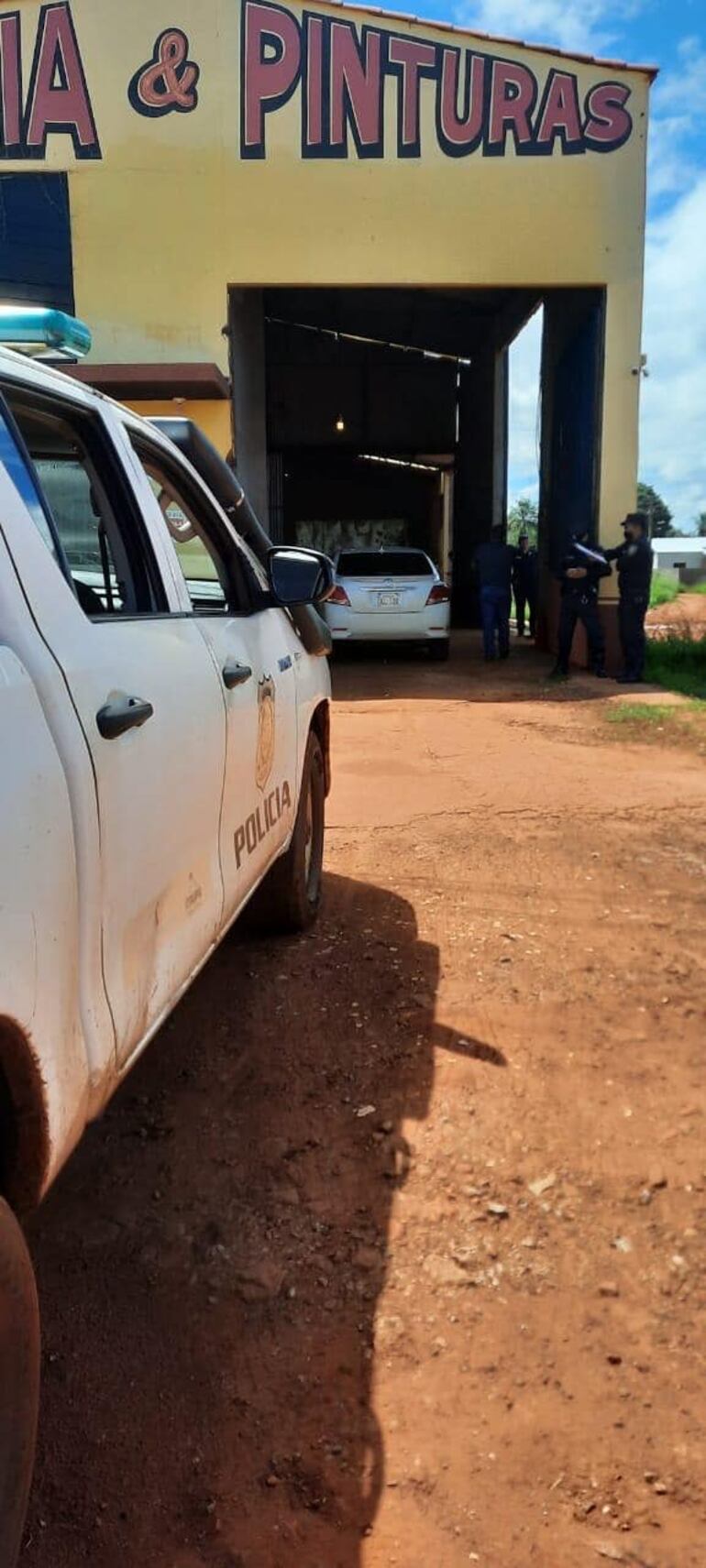 Personal policial levantó rastros de sangre del lugar donde ocurrió la gresca.